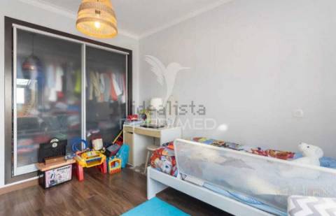 Moradia com piscina e lote de 740 m2