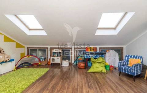 Moradia com piscina e lote de 740 m2