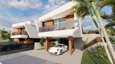 Terreno c/projeto aprovado para 2 moradias