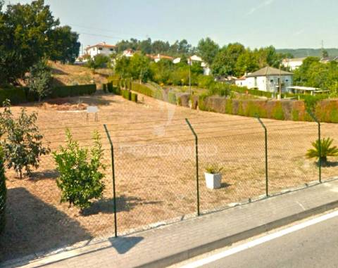 Terreno c/projeto aprovado para 2 moradias