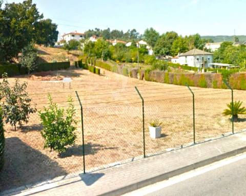 Terreno c/projeto aprovado para 2 moradias