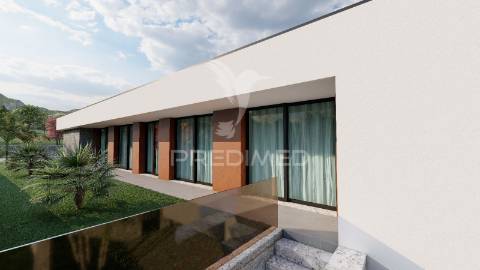 Terreno c/projeto aprovado para 2 moradias