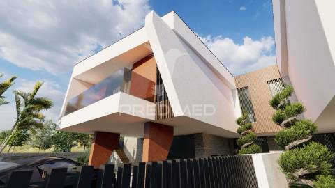 Terreno c/projeto aprovado para 2 moradias