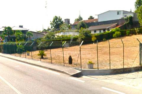 Terreno c/projeto aprovado para 2 moradias