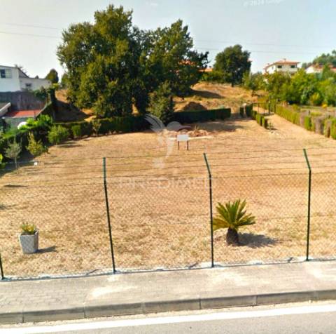Terreno c/projeto aprovado para 2 moradias