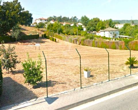 Terreno c/projeto aprovado para 2 moradias