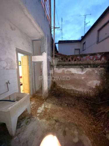 Moradia v3 em monforte da beira, castelo branco