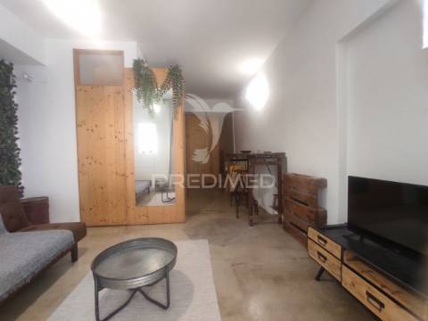 Apartamento t1, entre a baixa de lisboa e o castelo são jorge