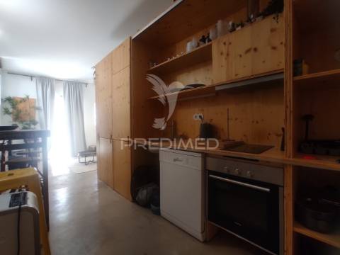 Apartamento t1, entre a baixa de lisboa e o castelo são jorge