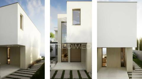 Moradia 3 suítes piscina e localização privilegiada!