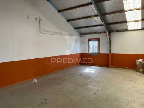 Armazém e terreno de 8.140 m² em alenquer (casais novos)
