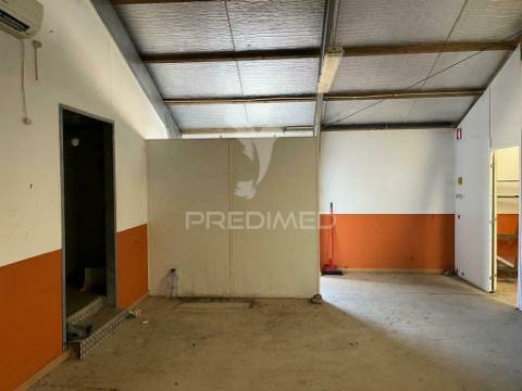 Armazém e terreno de 8.140 m² em alenquer (casais novos)