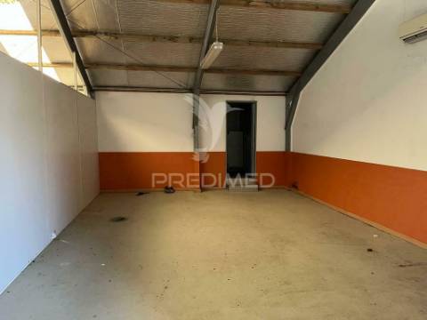 Armazém e terreno de 8.140 m² em alenquer (casais novos)