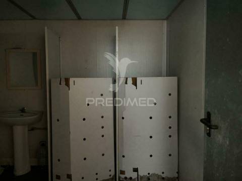 Armazém e terreno de 8.140 m² em alenquer (casais novos)