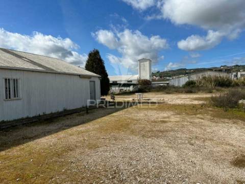 Armazém e terreno de 8.140 m² em alenquer (casais novos)