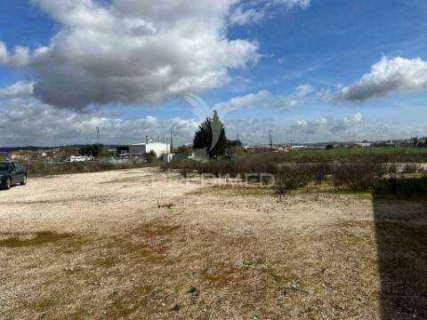 Armazém e terreno de 8.140 m² em alenquer (casais novos)