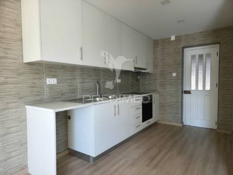 Moradia t3 + restaurante, próximo de caldas da rainha e salir do porto