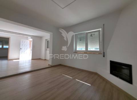 Moradia t3 + restaurante, próximo de caldas da rainha e salir do porto