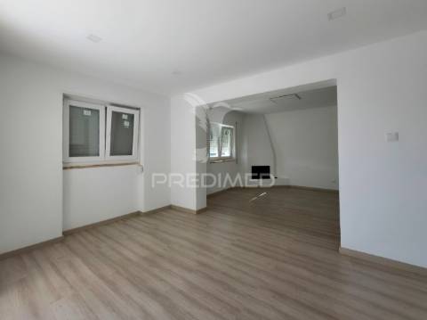 Moradia t3 + restaurante, próximo de caldas da rainha e salir do porto