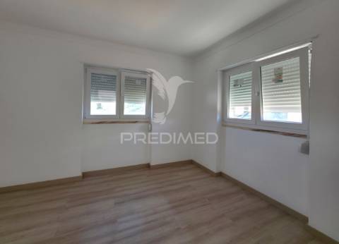 Moradia t3 + restaurante, próximo de caldas da rainha e salir do porto