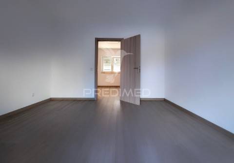 Moradia t3 + restaurante, próximo de caldas da rainha e salir do porto