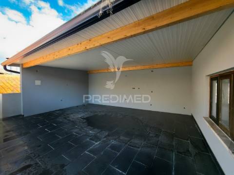 Moradia t3 + restaurante, próximo de caldas da rainha e salir do porto