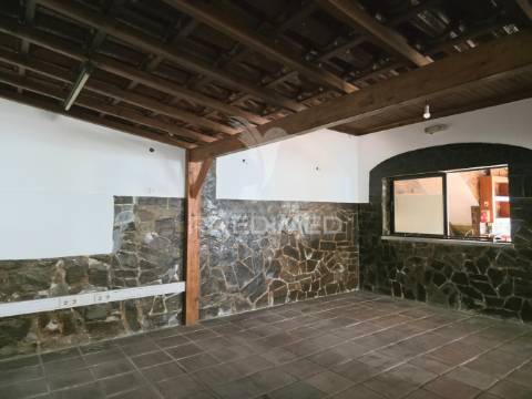 Moradia t3 + restaurante, próximo de caldas da rainha e salir do porto