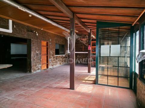 Moradia t3 + restaurante, próximo de caldas da rainha e salir do porto