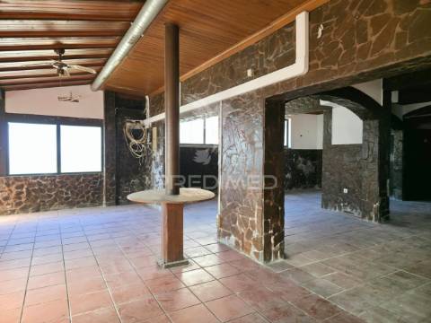 Moradia t3 + restaurante, próximo de caldas da rainha e salir do porto