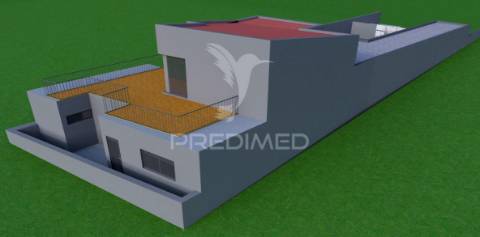 Moradia para reabilitar na praia de lavadores