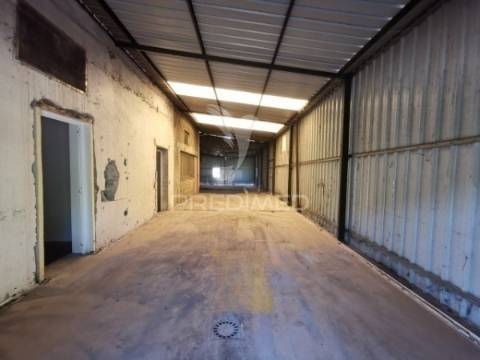 Armazém com dois pisos e 2.115 m²,  préstimo, águeda, aveiro