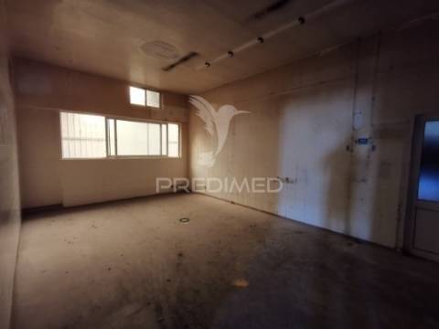 Armazém com dois pisos e 2.115 m²,  préstimo, águeda, aveiro