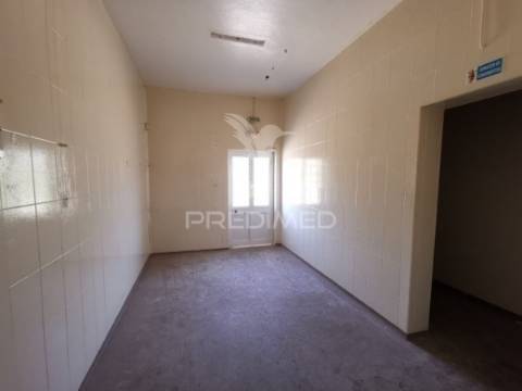 Armazém com dois pisos e 2.115 m²,  préstimo, águeda, aveiro