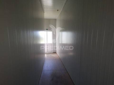 Armazém com dois pisos e 2.115 m²,  préstimo, águeda, aveiro