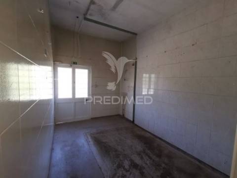 Armazém com dois pisos e 2.115 m²,  préstimo, águeda, aveiro