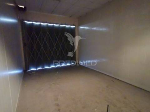 Armazém com dois pisos e 2.115 m²,  préstimo, águeda, aveiro
