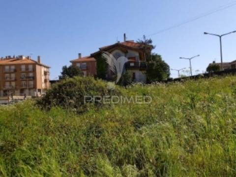 Moradia t4 com terreno no centro da vila de albergaria-a-velha, aveiro