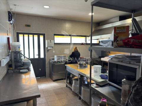 Espaço comercial ou armazém em souto santa maria - guimarães