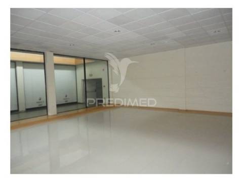 Loja para comércio grossista em albergaria-a-velha