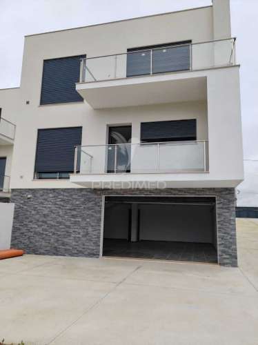 Moradia t4 nova em ourém