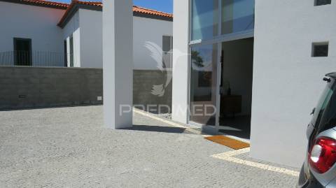 Moradia minimalista nova v4 em câmara de lobos