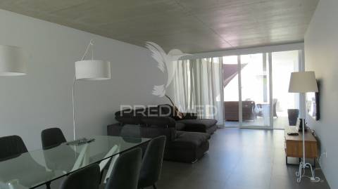 Moradia minimalista nova v4 em câmara de lobos