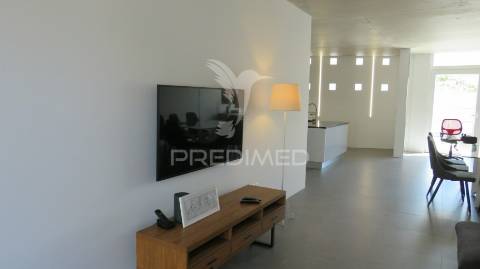 Moradia minimalista nova v4 em câmara de lobos