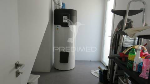 Moradia minimalista nova v4 em câmara de lobos