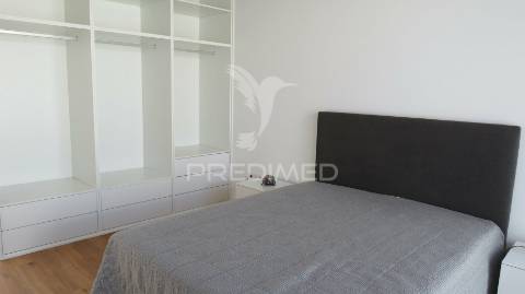 Moradia minimalista nova v4 em câmara de lobos