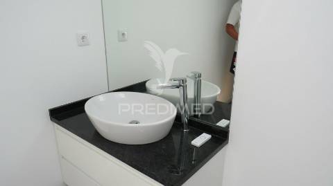 Moradia minimalista nova v4 em câmara de lobos