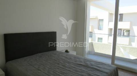 Moradia minimalista nova v4 em câmara de lobos