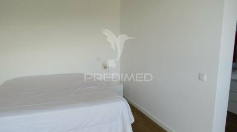 Moradia minimalista nova v4 em câmara de lobos