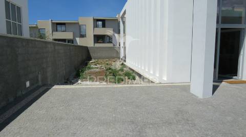 Moradia minimalista nova v4 em câmara de lobos