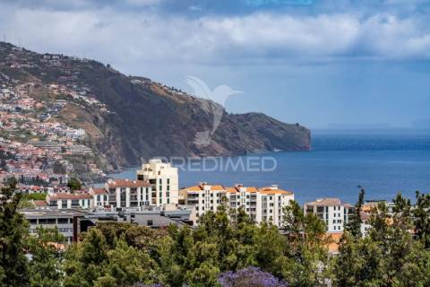 Vendo penthouse t4 nos barreiros vista funchal.